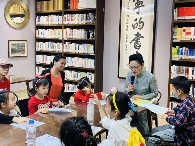 國慶黃金周鐵路出行與文化服務(wù)融合 上海站運(yùn)輸方案與藝術(shù)咨詢雙線并進(jìn)