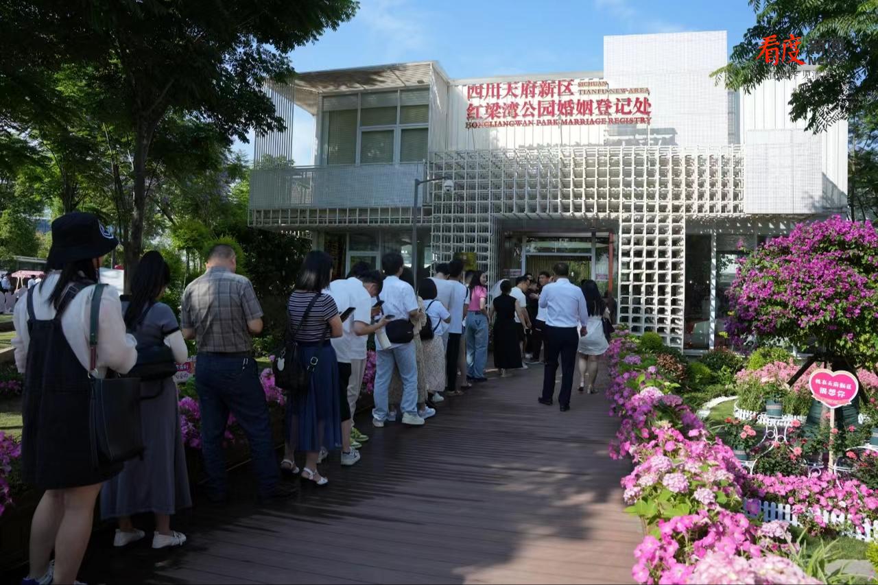 人生小滿勝萬全 當(dāng)“緣定天府”開啟一場(chǎng)藝術(shù)與愛的同行之旅